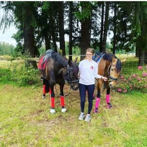 Meet your Posher, Debbie